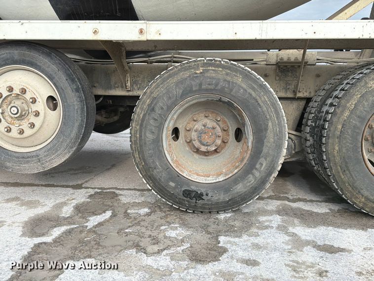 image for item DN6673 2004 Mack Granite CV713 ready mix truck