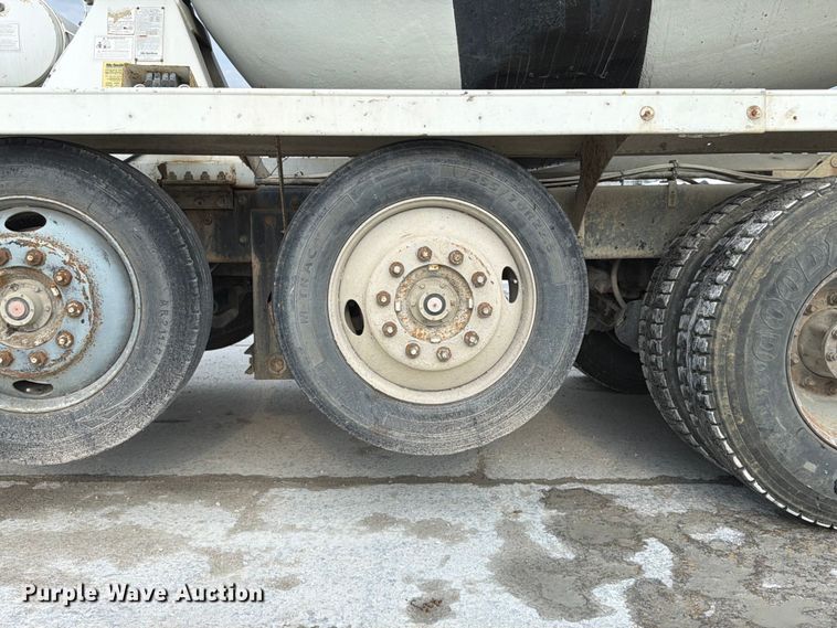 image for item DN6673 2004 Mack Granite CV713 ready mix truck