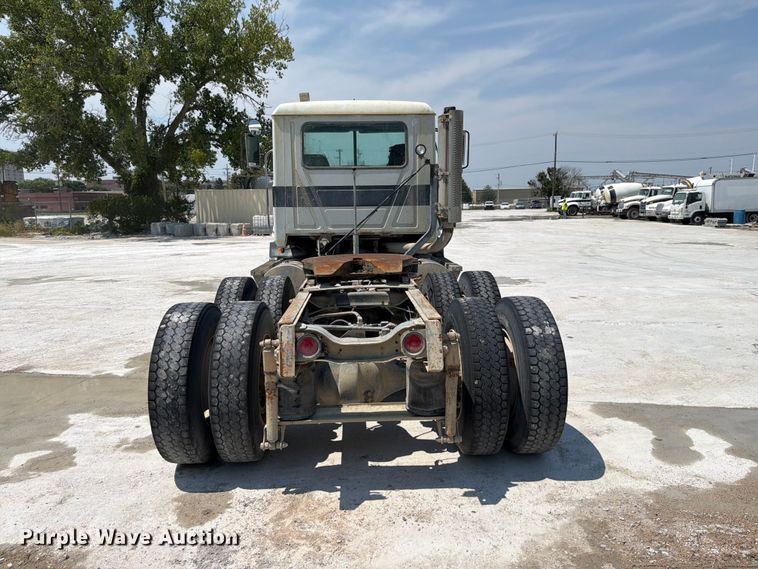 image for item DN6674 1995 Mack CH613 semi truck