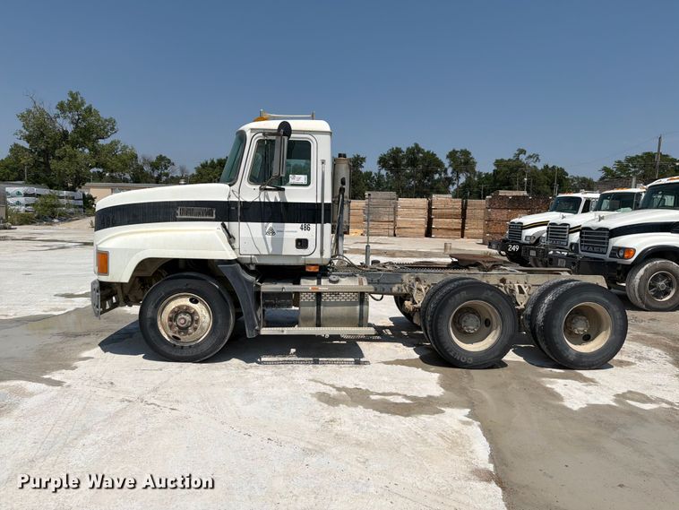 image for item DN6674 1995 Mack CH613 semi truck