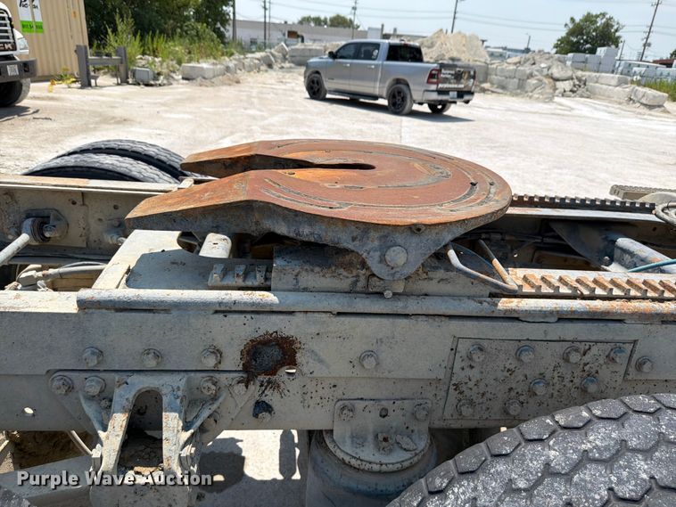 image for item DN6674 1995 Mack CH613 semi truck