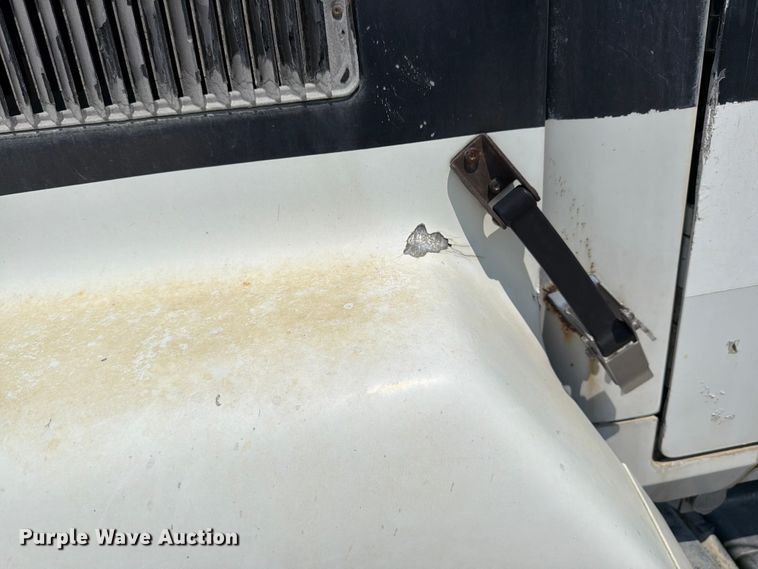 image for item DN6674 1995 Mack CH613 semi truck