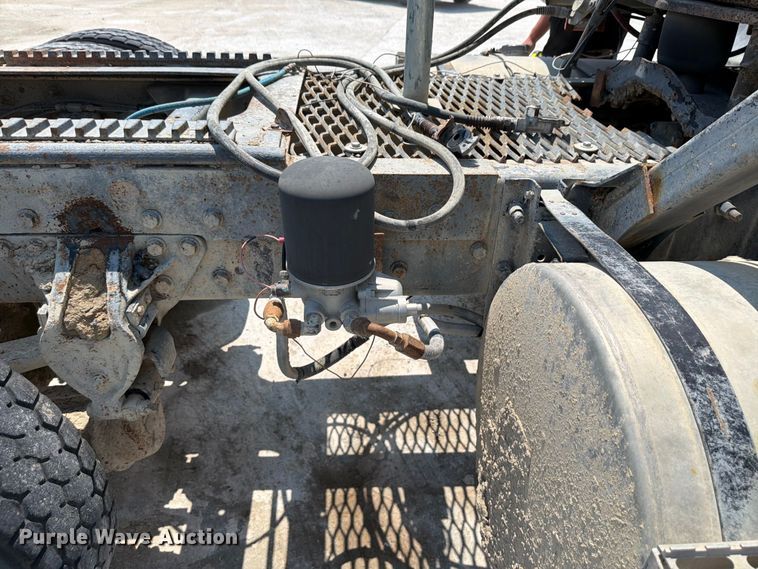 image for item DN6674 1995 Mack CH613 semi truck