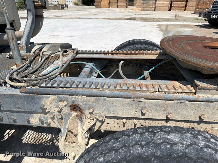 image for item DN6674 1995 Mack CH613 semi truck