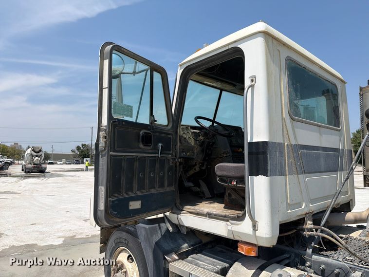 image for item DN6674 1995 Mack CH613 semi truck