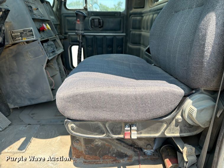 image for item DN6674 1995 Mack CH613 semi truck