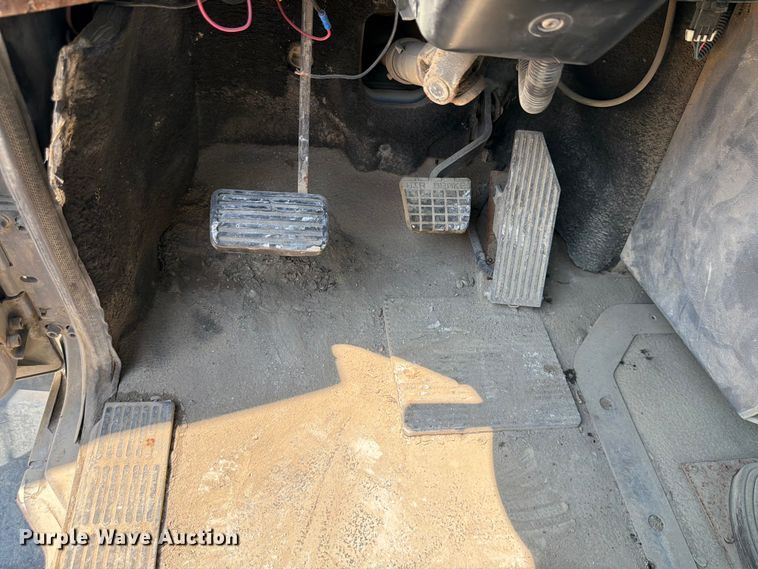 image for item DN6674 1995 Mack CH613 semi truck