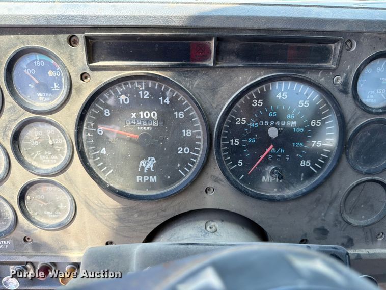 image for item DN6674 1995 Mack CH613 semi truck