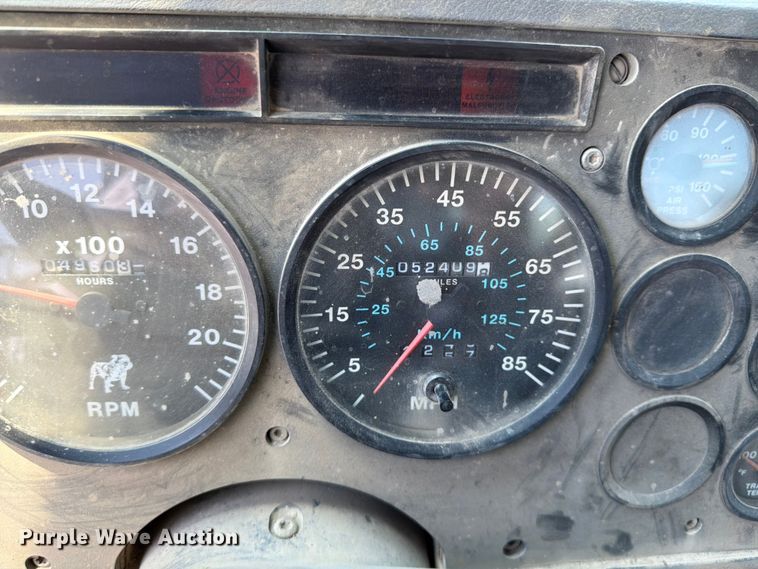 image for item DN6674 1995 Mack CH613 semi truck