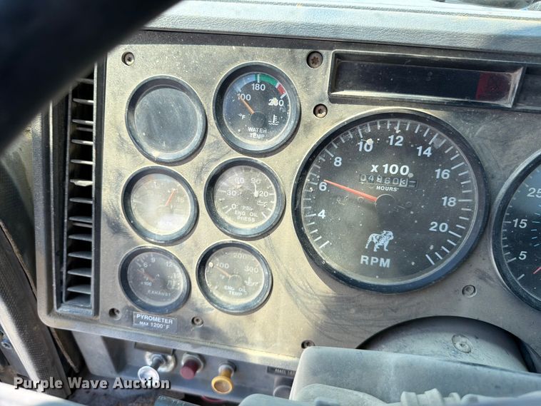 image for item DN6674 1995 Mack CH613 semi truck