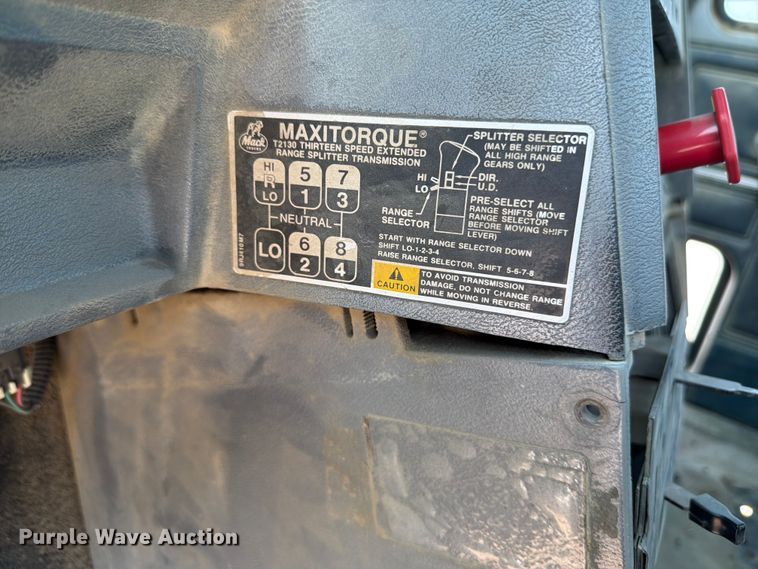 image for item DN6674 1995 Mack CH613 semi truck