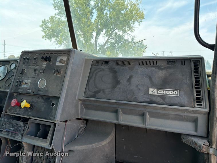 image for item DN6674 1995 Mack CH613 semi truck
