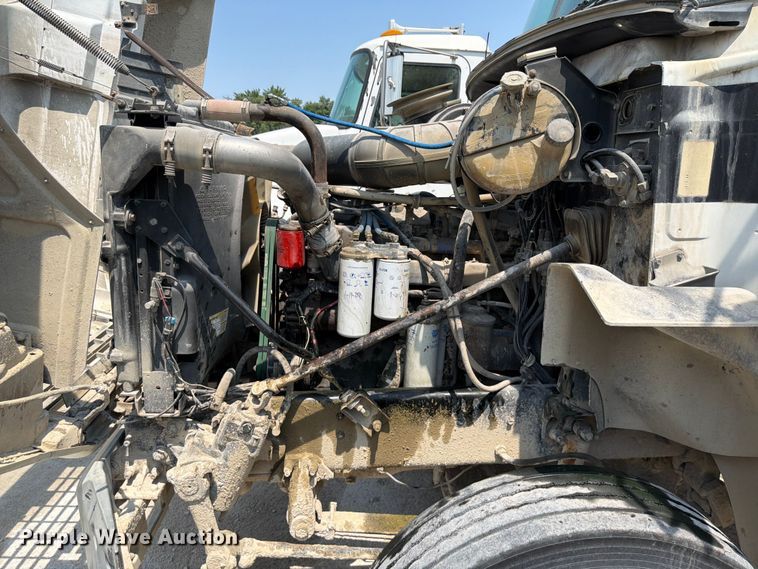 image for item DN6674 1995 Mack CH613 semi truck