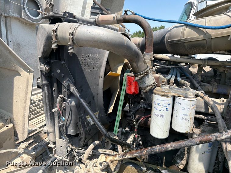 image for item DN6674 1995 Mack CH613 semi truck