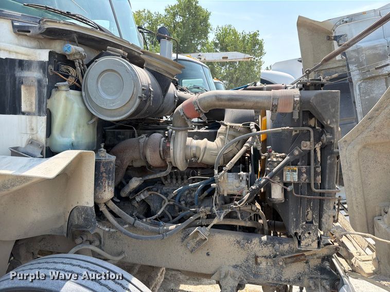 image for item DN6674 1995 Mack CH613 semi truck