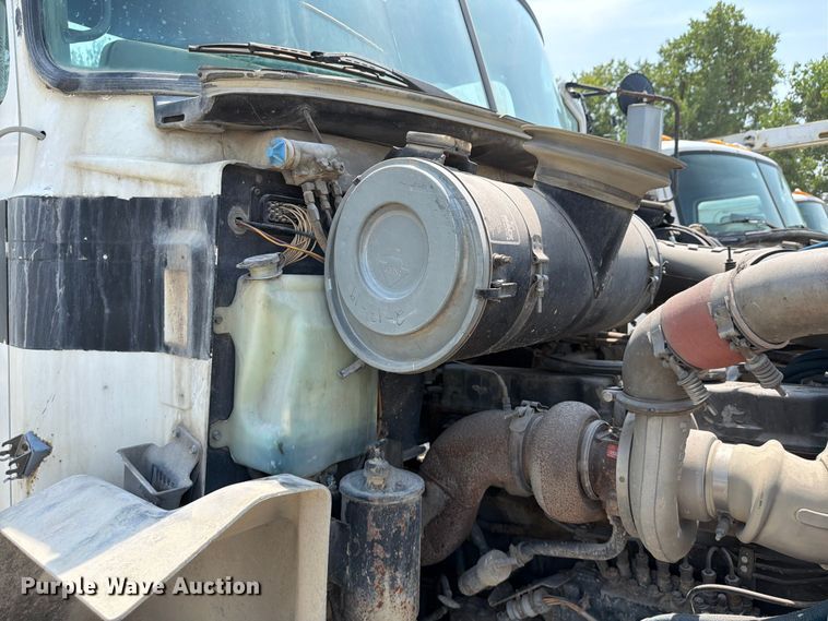 image for item DN6674 1995 Mack CH613 semi truck