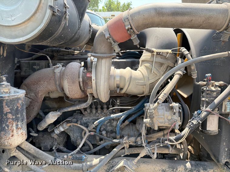 image for item DN6674 1995 Mack CH613 semi truck