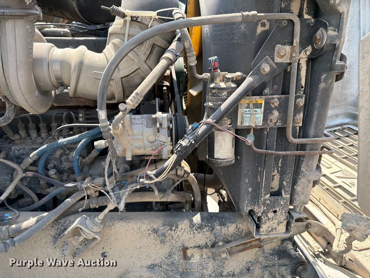 image for item DN6674 1995 Mack CH613 semi truck
