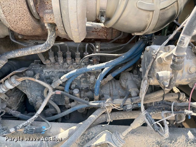 image for item DN6674 1995 Mack CH613 semi truck