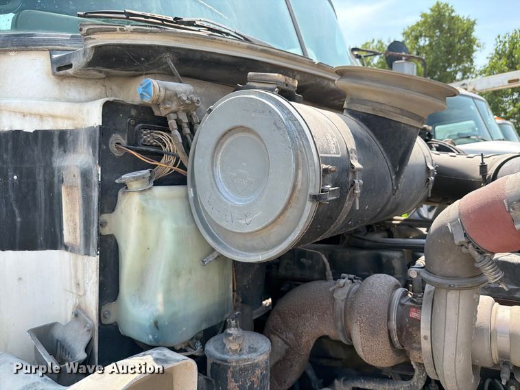 image for item DN6674 1995 Mack CH613 semi truck