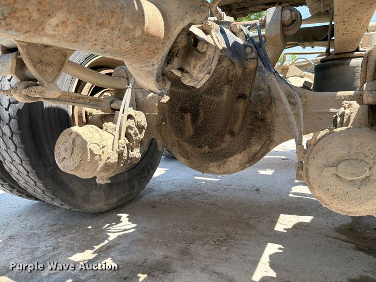 image for item DN6674 1995 Mack CH613 semi truck