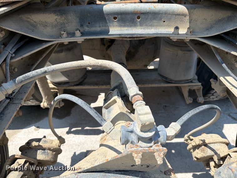 image for item DN6674 1995 Mack CH613 semi truck
