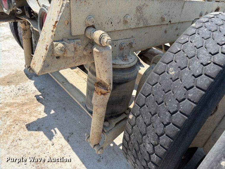 image for item DN6674 1995 Mack CH613 semi truck
