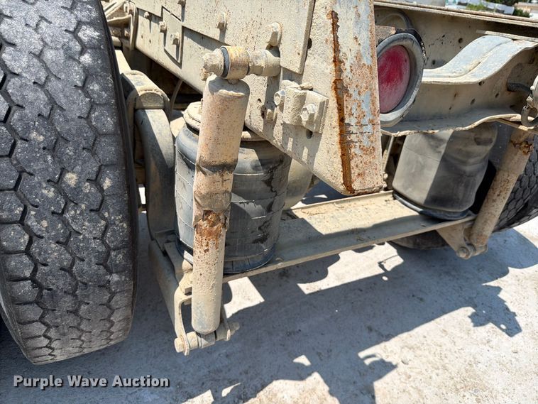 image for item DN6674 1995 Mack CH613 semi truck