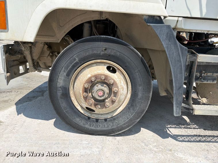 image for item DN6674 1995 Mack CH613 semi truck
