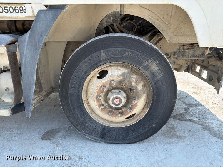 image for item DN6674 1995 Mack CH613 semi truck