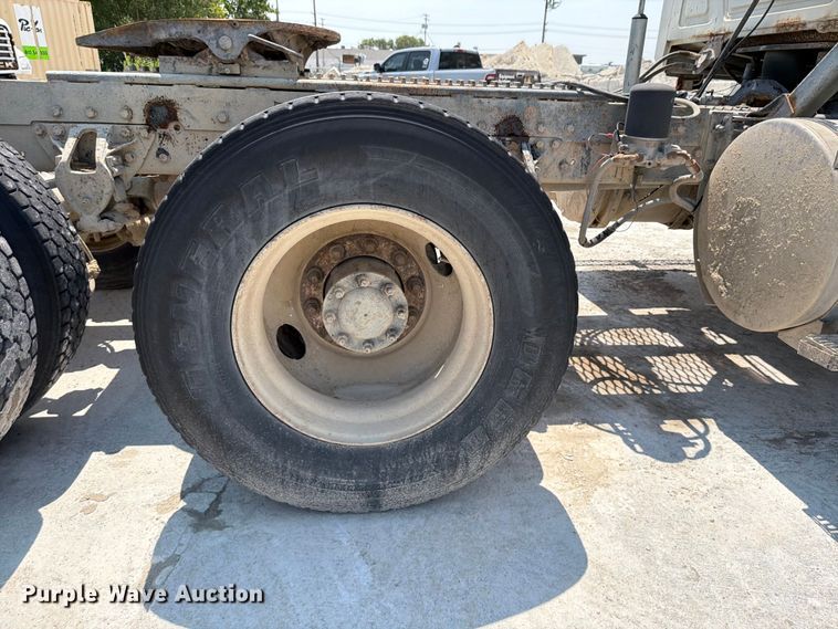 image for item DN6674 1995 Mack CH613 semi truck