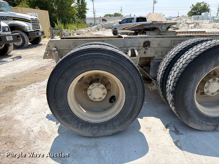 image for item DN6674 1995 Mack CH613 semi truck