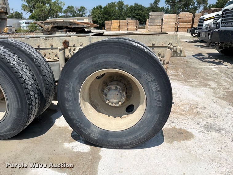 image for item DN6674 1995 Mack CH613 semi truck