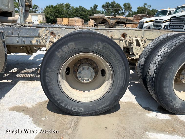 image for item DN6674 1995 Mack CH613 semi truck