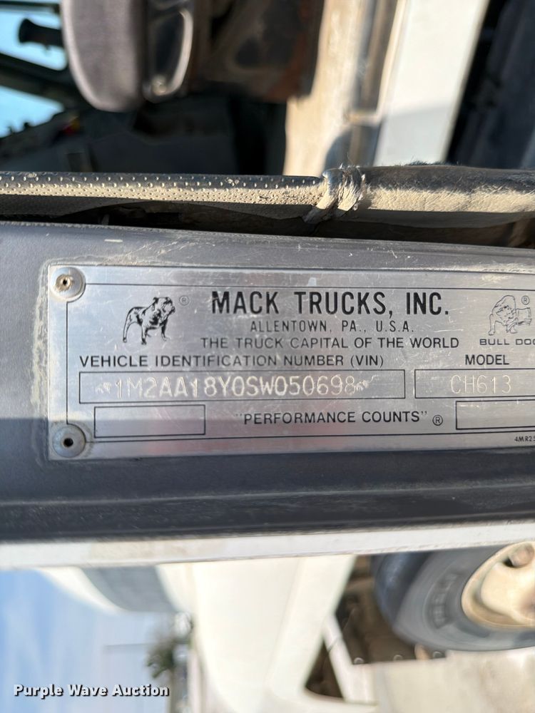 image for item DN6674 1995 Mack CH613 semi truck