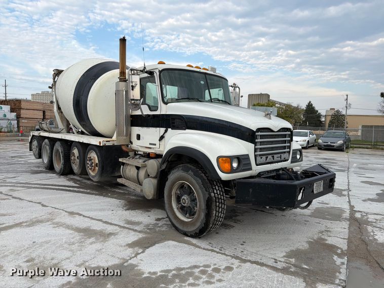image for item DN6675 2003 Mack Granite CV713 ready mix truck