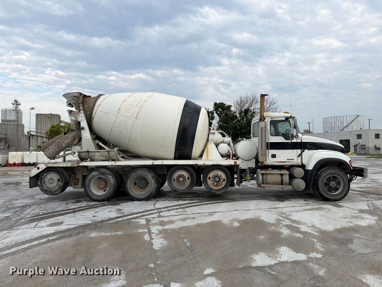 image for item DN6675 2003 Mack Granite CV713 ready mix truck