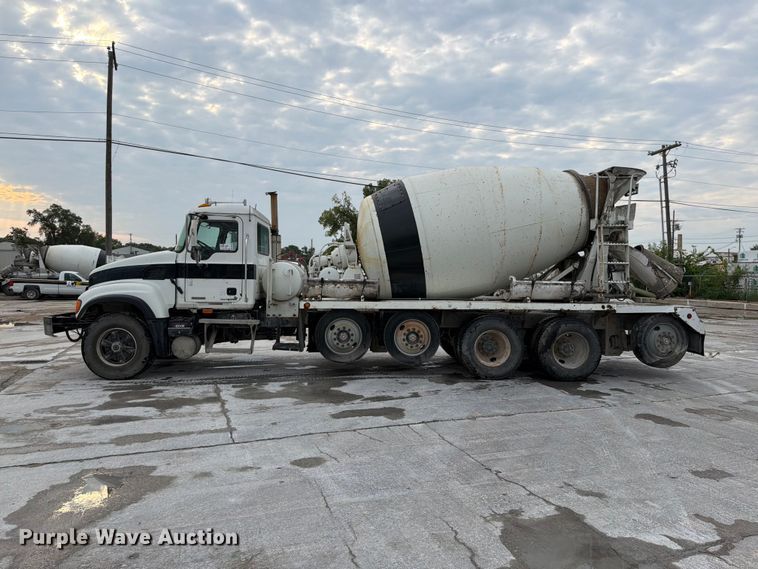 image for item DN6675 2003 Mack Granite CV713 ready mix truck