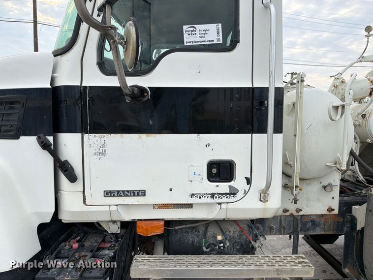 image for item DN6675 2003 Mack Granite CV713 ready mix truck