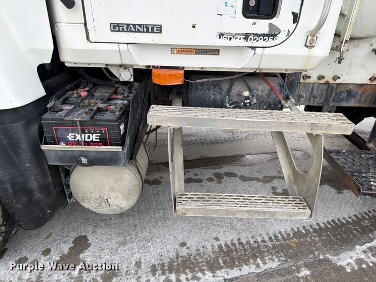 image for item DN6675 2003 Mack Granite CV713 ready mix truck