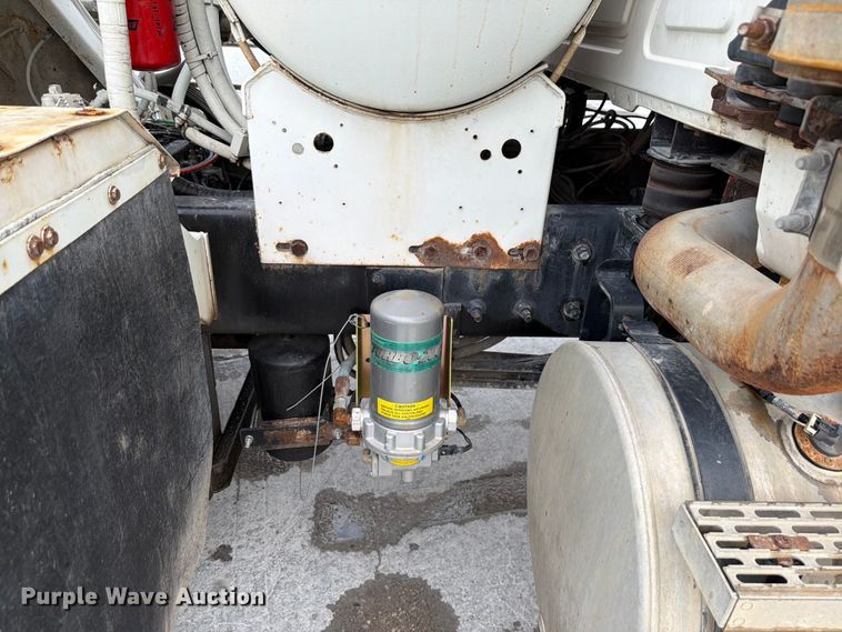 image for item DN6675 2003 Mack Granite CV713 ready mix truck