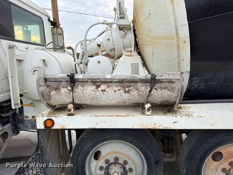 image for item DN6675 2003 Mack Granite CV713 ready mix truck