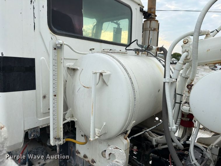 image for item DN6675 2003 Mack Granite CV713 ready mix truck