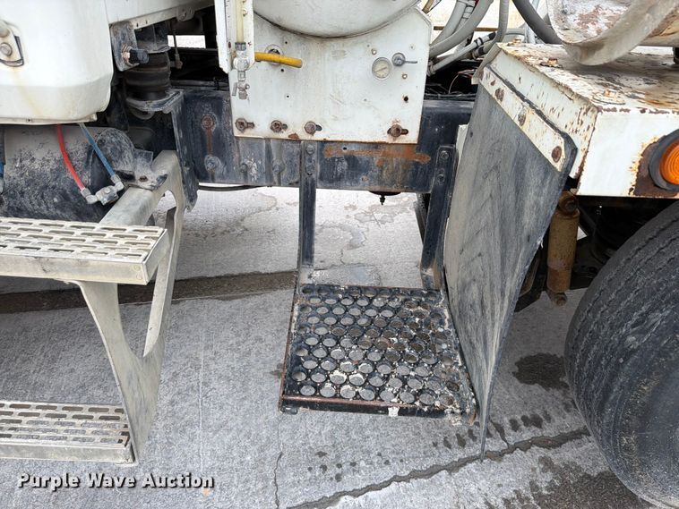 image for item DN6675 2003 Mack Granite CV713 ready mix truck