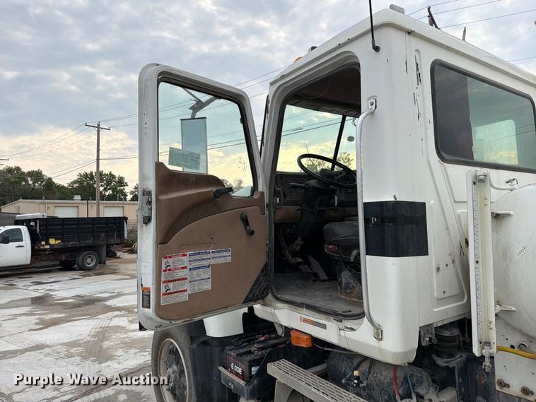 image for item DN6675 2003 Mack Granite CV713 ready mix truck