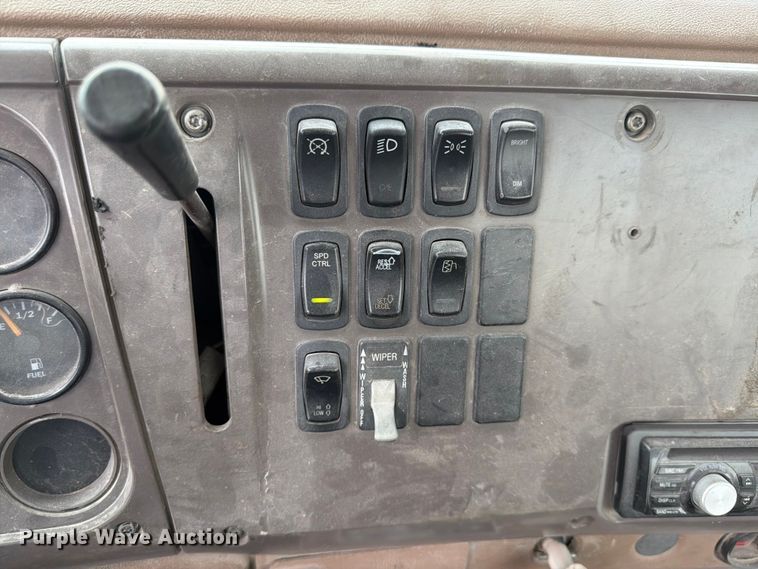 image for item DN6675 2003 Mack Granite CV713 ready mix truck