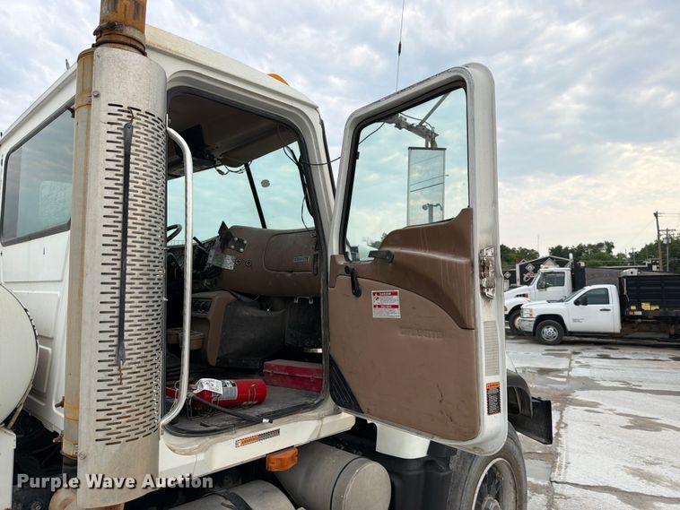 image for item DN6675 2003 Mack Granite CV713 ready mix truck