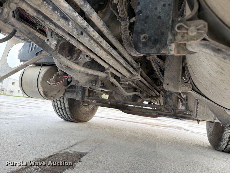 image for item DN6675 2003 Mack Granite CV713 ready mix truck