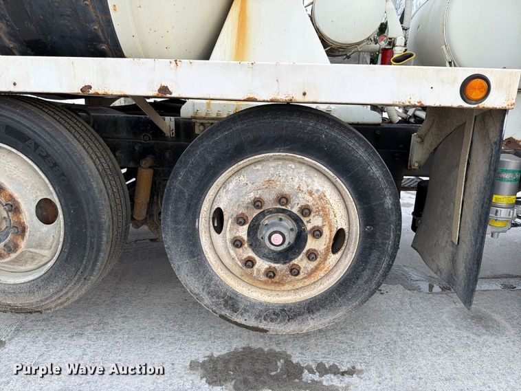 image for item DN6675 2003 Mack Granite CV713 ready mix truck