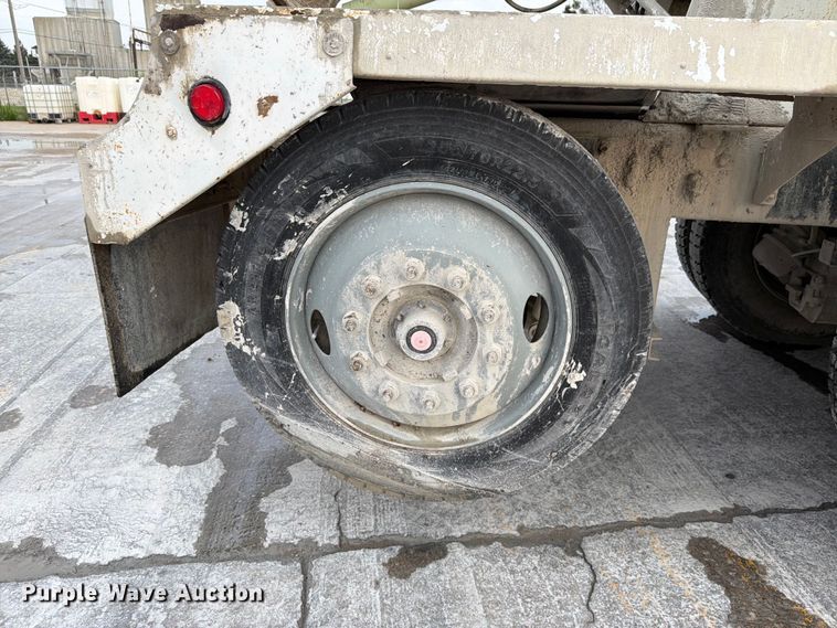 image for item DN6675 2003 Mack Granite CV713 ready mix truck